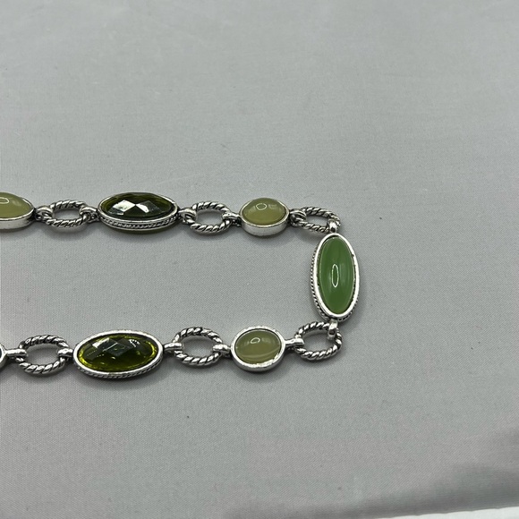 Trifari Vintage Green Chalcedony & Peridot Station Necklace 16” NWT - Picture 10 of 12